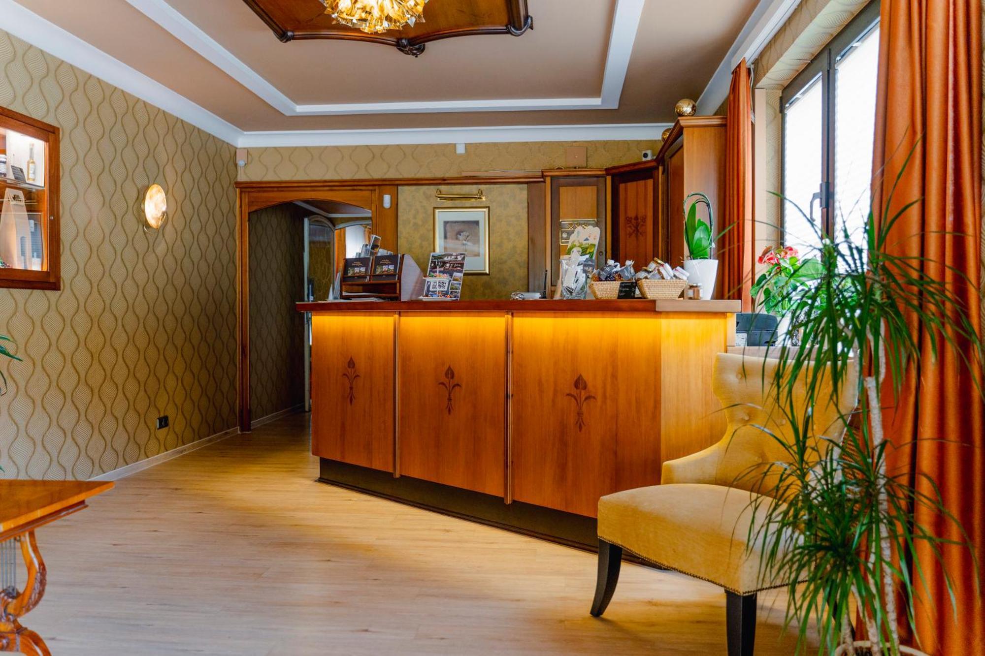 Hotel Unter Den Linden Рюдесгайм-ам-Райн Екстер'єр фото